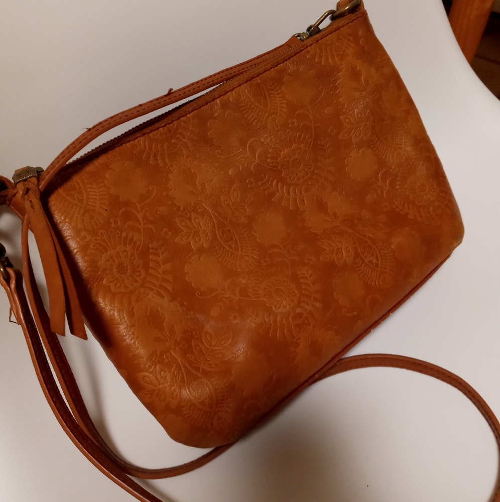 Textured brown calf skin "hobos sak"